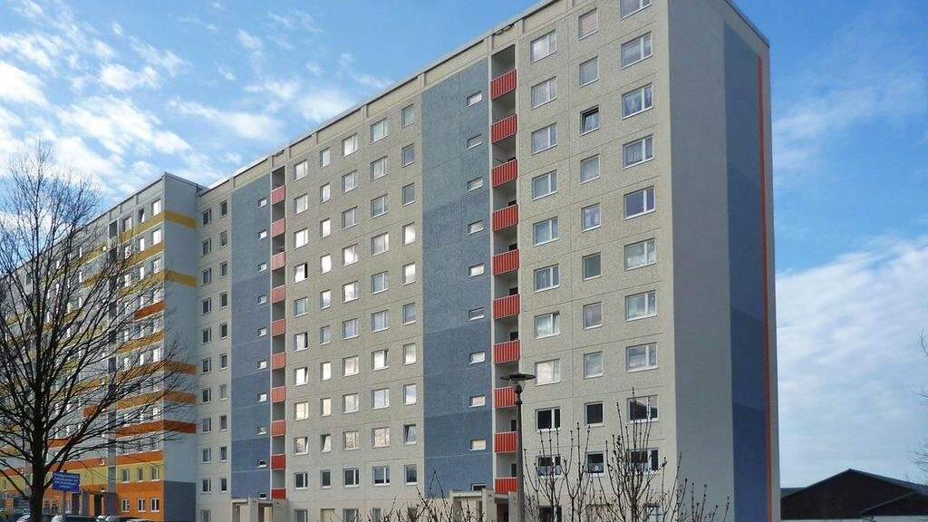 Wohnung zur Miete 379 € 2 Zimmer 63,1 m² 8. Geschoss frei ab 01.09.2026 Otto-Rothe-Straße 14 Lusan Gera 07549