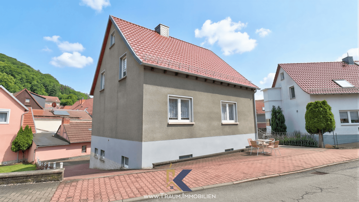 Immobilie in Südeichsfeld - Charmantes Einfamilienhaus mit viel Platz und vielseitigen Nutzungsmöglichkeiten in Heyerode - Bild 1