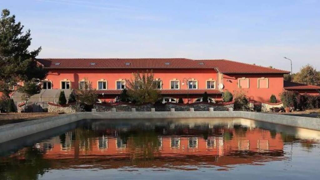 Haus zum Kauf 1.250.000 € 24 Zimmer 1.300 m² 11.518 m² Grundstück Morów 17b 48-303