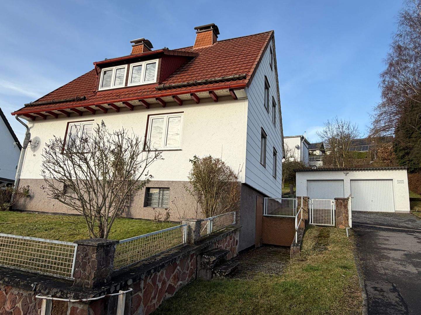Immobilie in Großalmerode - Attraktives Zweifamilienhaus – ruhig gelegen, mit tollem Ausblick - Bild 0
