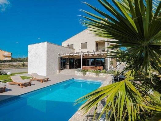 Haus zum Kauf 1.500.000 € 4 Zimmer 185,3 m² 4.225 m² Grundstück Poljica-Brig 23235