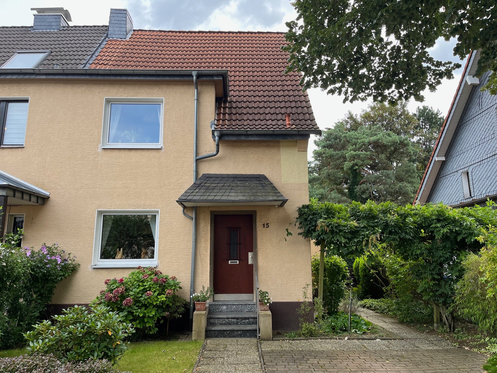 Doppelhaushälfte zum Kauf provisionsfrei 379.000 € 6 Zimmer 115 m²<br/>Wohnfläche 386 m²<br/>Grundstück Stadtmitte Bergisch Gladbach 51465