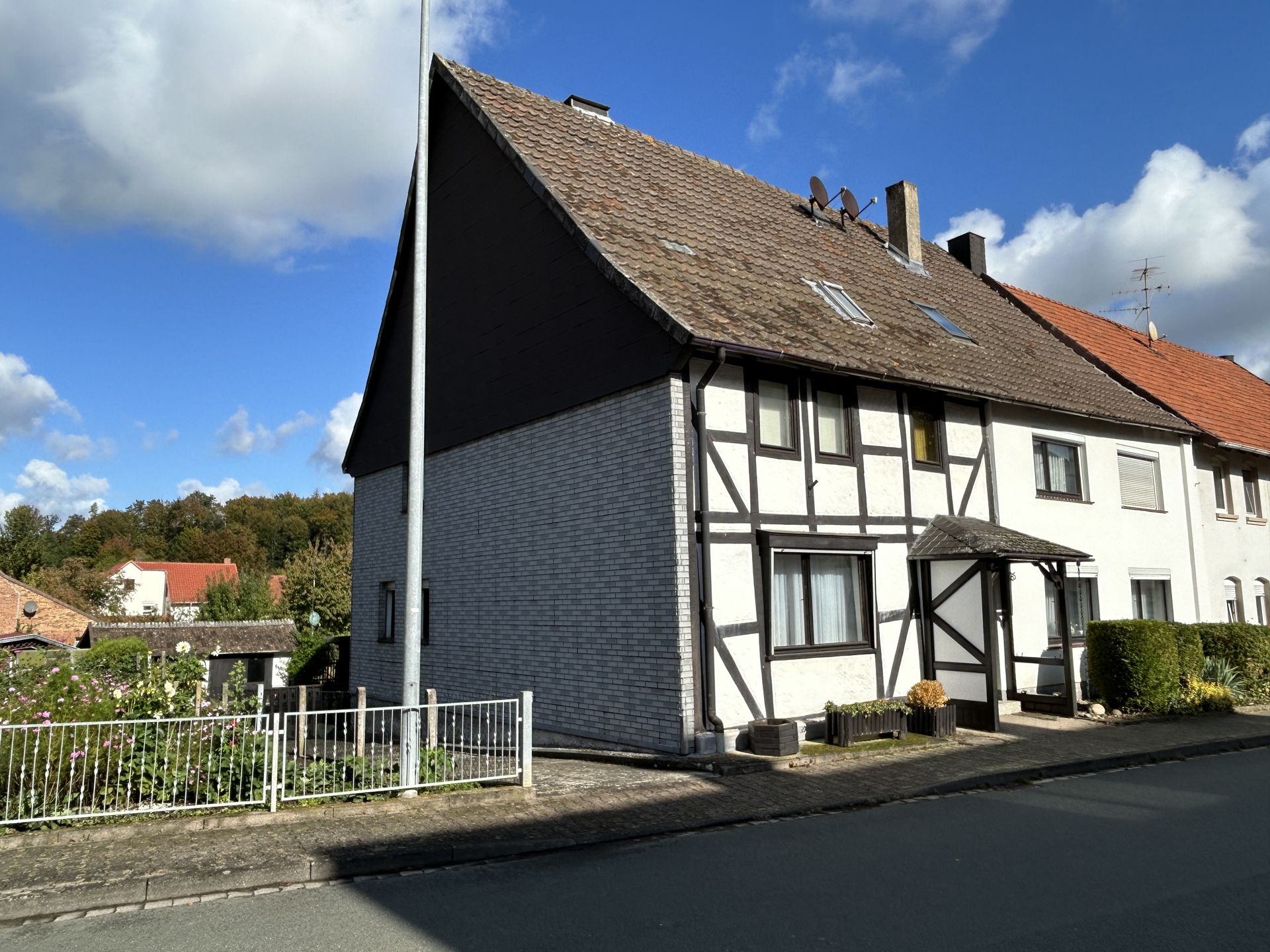 Einfamilienhaus zum Kauf 149.000 € 10 Zimmer 220 m²<br/>Wohnfläche 1.700 m²<br/>Grundstück Herlinghausen Warburg 34414