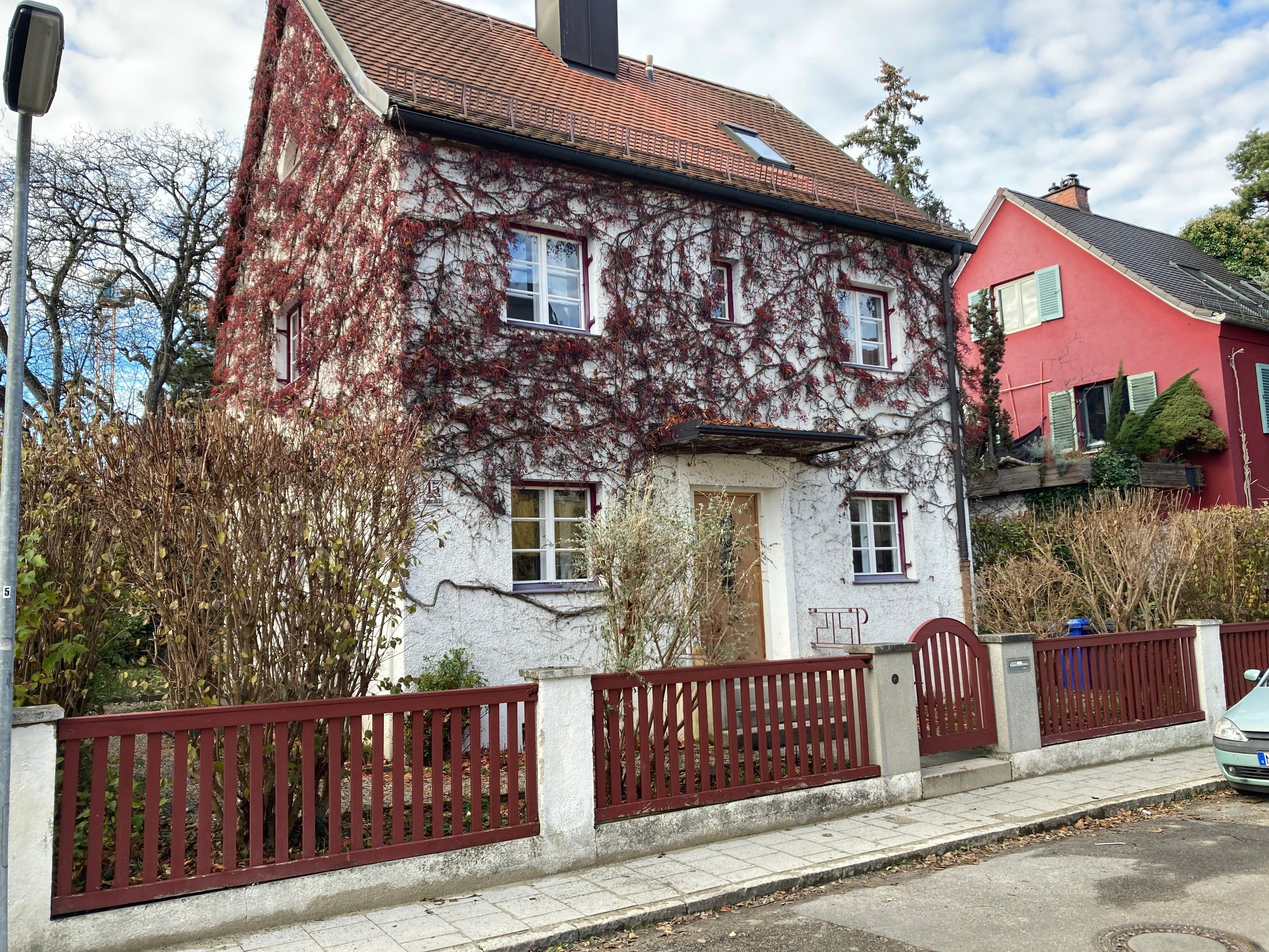 Haus zum Kauf 6 Zimmer 108 m²<br/>Wohnfläche 375 m²<br/>Grundstück ab sofort<br/>Verfügbarkeit Am Waldfriedhof München 81373