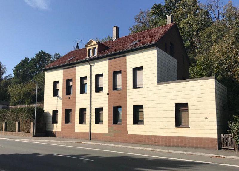 Haus zur Miete 650 € 12 Zimmer 300 m²<br/>Wohnfläche 1.680 m²<br/>Grundstück Neukirchen Neukirchen/Pleiße 08459