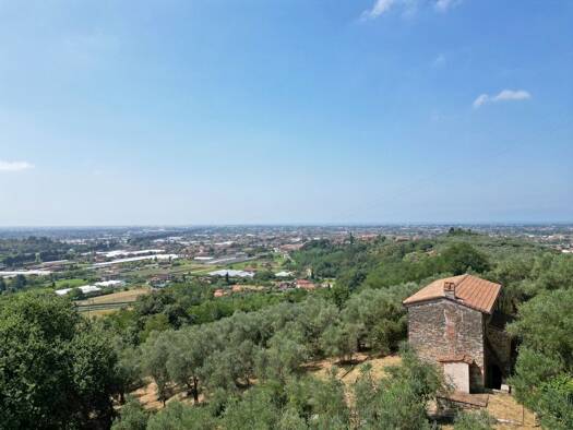 Haus zum Kauf 1.100.000 € 8 Zimmer 236 m² 11.000 m² Grundstück frei ab sofort Camaiore 55041