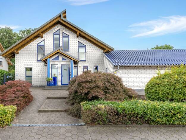 Haus zum Kauf 1.130.000 € 14 Zimmer 459,8 m² 2.396 m² Grundstück Baden Achim 28832