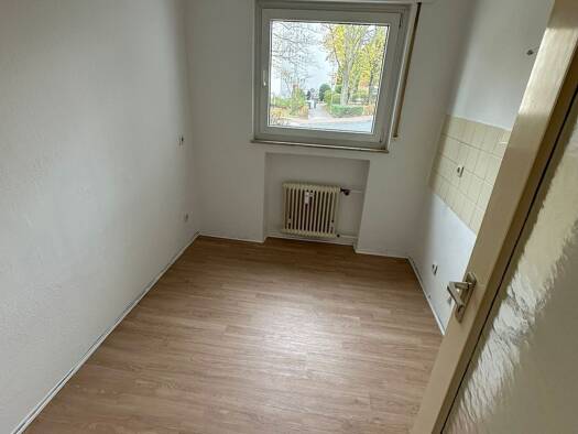 Wohnung zur Miete 1.350 € 3 Zimmer 65 m² Geschoss 8/8 frei ab sofort Steinbach 61449