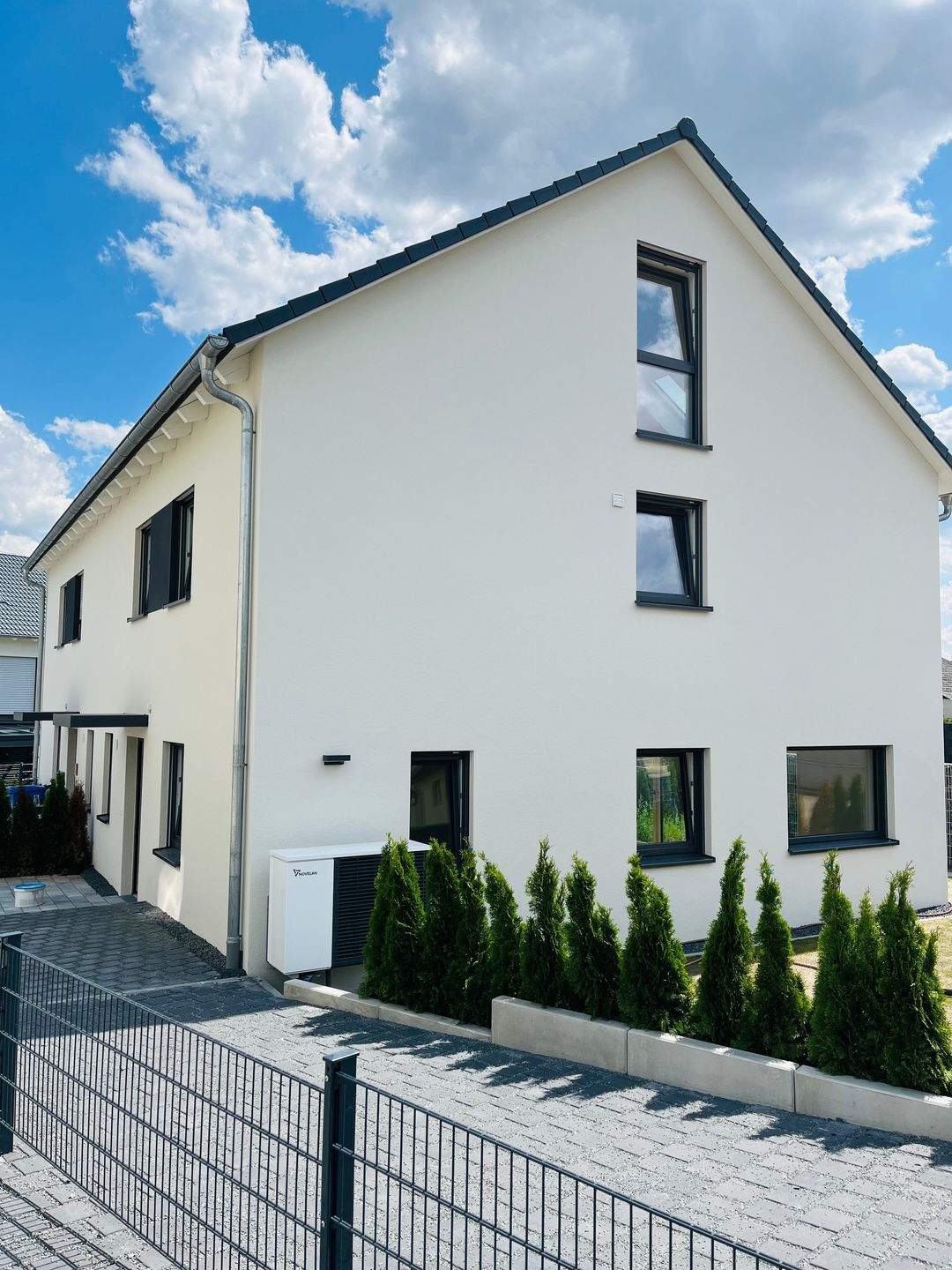 Familienfreundliche & energieeffiziente Doppelhaushälfte in Allersberg (BJ 2023) *kein Ortsteil* – Schulstraße 4g, 90584 Allersberg – Vorschaubild 3