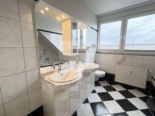 Wohnung zur Miete 820 € 3 Zimmer 98 m² Neunkirchen Neunkirchen-Seelscheid 53819