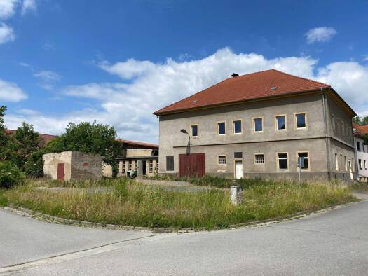 Haus zum Kauf 140.000 € 950 m² 1.879 m² Grundstück Stösitz Stauchitz 01594