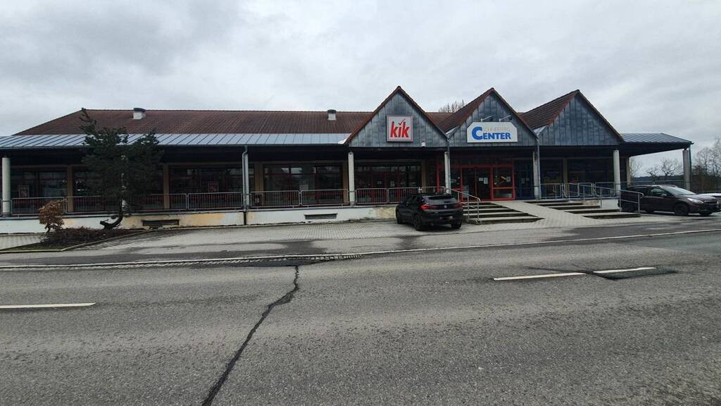 Verkaufsfläche zur Miete 988 € 260,8 m² Verkaufsfläche Gottlieb-Heinrich-Dietz-Straße 15 Schneeberg 08289