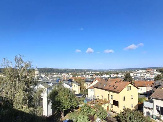 Wohnung zur Miete 524 € 3 Zimmer 80,6 m² 3. Geschoss frei ab 01.11.2026 Ostviertel Gera 07546