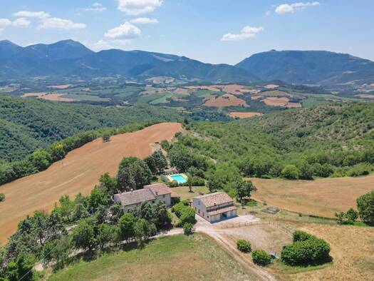 Bauernhaus zum Kauf 1.270.000 € 10 Zimmer 610 m² 284.000 m² Grundstück Panoramablick Cagli 61043