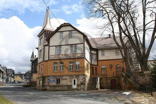 Wohnanlage zum Kauf als Kapitalanlage geeignet 420.000 € 23 Zimmer 1.100 m² 3.326 m² Grundstück Scheibe-Alsbach Neuhaus 98724