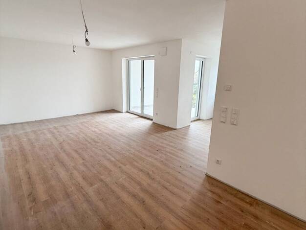 Wohnung zur Miete - Erstbezug 904 € 3 Zimmer 75,3 m² 1. Geschoss frei ab 15.12.2025 Parkstetten 94365
