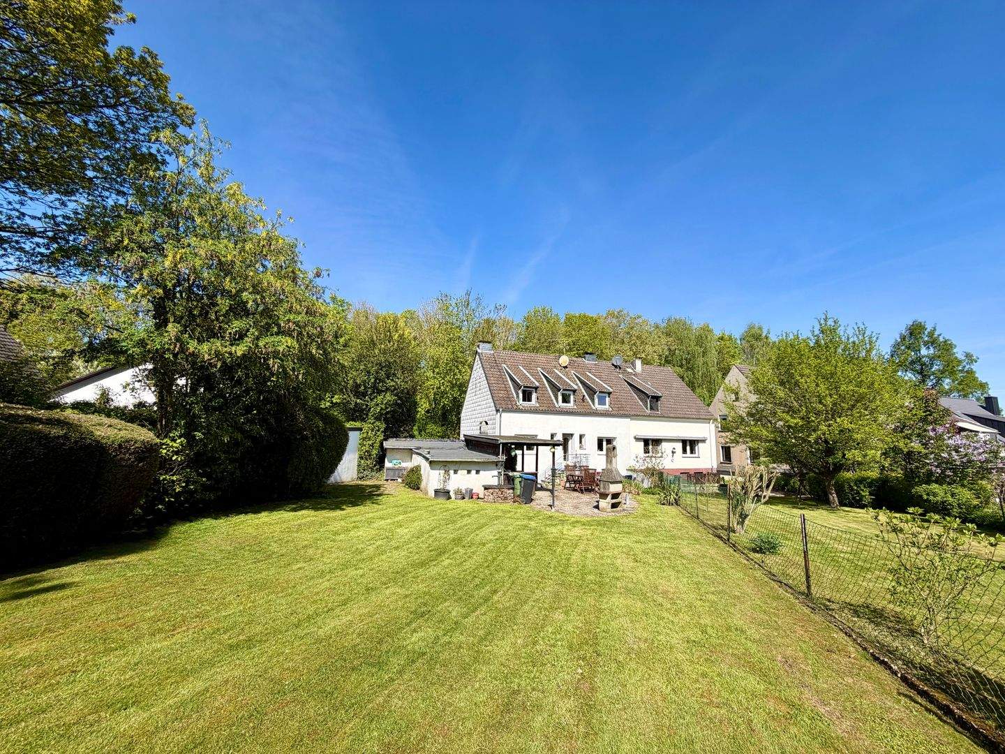 Bezugsfreie (Sommer/Herbst 2026) Doppelhaushälfte - 657 m² Grundstück - Garten - Terrasse -  Keller - Garage - in ruhiger Sackgassenlage von Eilendorf