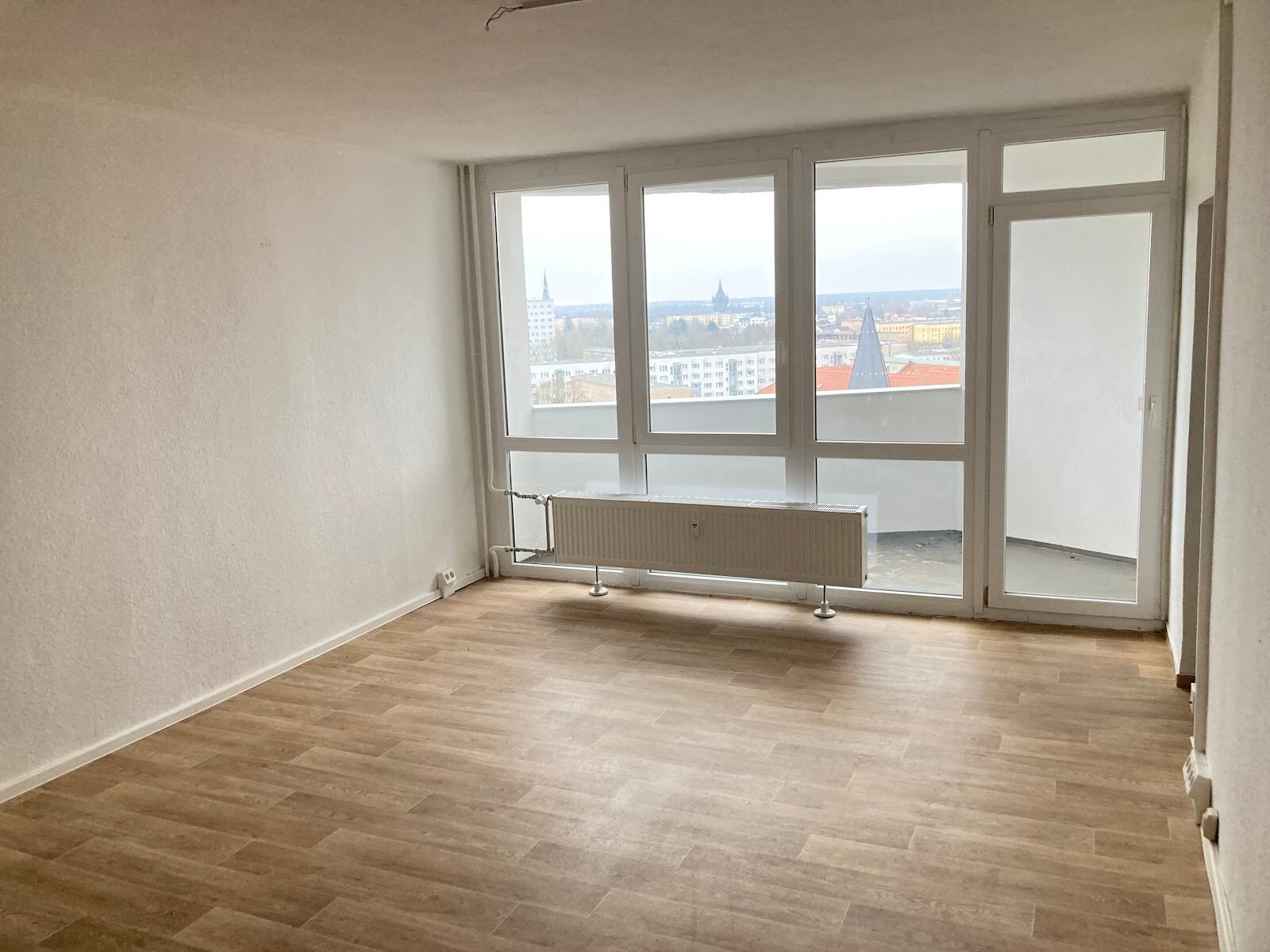 Wohnung zur Miete 497 € 3 Zimmer 75,2 m²<br/>Wohnfläche 9.<br/>Geschoss Willy-Lohmann-Straße 26 Innerstädtischer Bereich Mitte 24 Dessau-Roßlau 06844