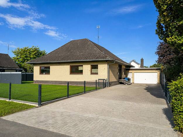Bungalow zum Kauf provisionsfrei 359.000 € 5 Zimmer 141 m² 824 m² Grundstück Westen Dörverden 27313