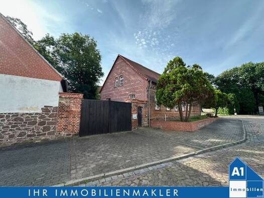 Bürogebäude zum Kauf 90.000 € 9 Zimmer 252 m² Bürofläche Christian-Reuter-Platz 6 Kütten Petersberg 06193