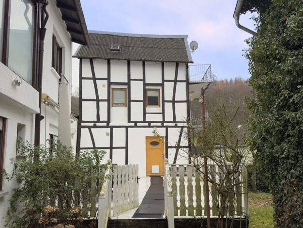 Bauernhaus zum Kauf 210.000 € 7 Zimmer 184,9 m² 670 m² Grundstück frei ab sofort Eschenau Runkel 65594