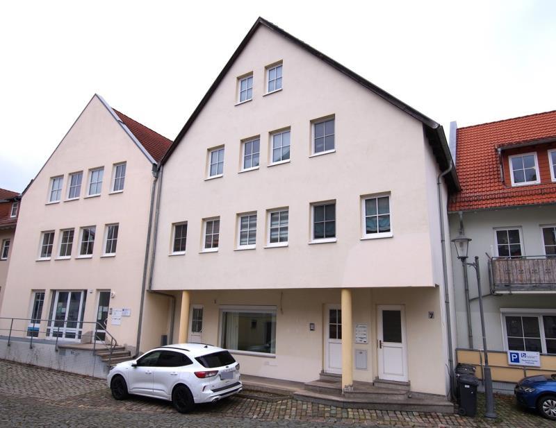 Wohnung zur Miete 440 € 2 Zimmer 62,9 m²<br/>Wohnfläche 1.<br/>Geschoss Klosterplatz 7 Pößneck,Stadt Pößneck 07381