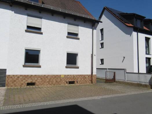 Mehrfamilienhaus zum Kauf 635.000 € 10 Zimmer 211,4 m² 359 m² Grundstück frei ab sofort Erzbergerstraße 10 Eppelheim 69214