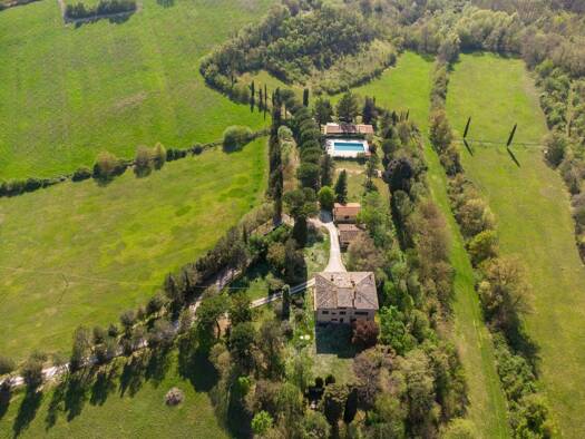 Haus zum Kauf 1.990.000 € 904 m² 100.000 m² Grundstück Gubbio 06024