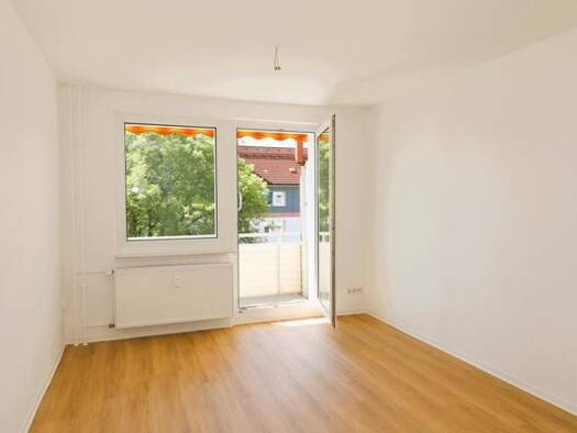Wohnung zur Miete 348 € 3 Zimmer 58 m² 2. Geschoss frei ab sofort Albert-Schweitzer-Straße 1 Altendorf Altendorf 09116