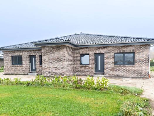 Doppelhaushälfte zur Miete - Erstbezug 1.225 € 4 Zimmer 98 m² frei ab 01.03.2026 Warstade Hemmoor 21745