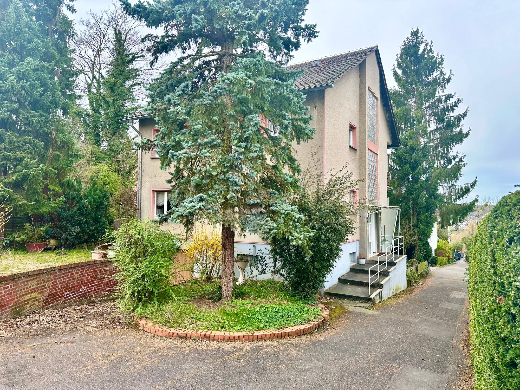 Mehrfamilienhaus zum Kauf 635.000 € 8 Zimmer 212 m²<br/>Wohnfläche 496 m²<br/>Grundstück Röttgener Straße 192 Ippendorf Bonn 53127