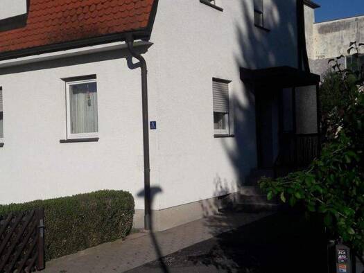 Doppelhaushälfte zum Kauf 169.000 € 7 Zimmer 206 m² 640 m² Grundstück frei ab sofort Creußen 95473