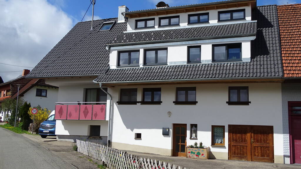 Mehrfamilienhaus zum Kauf 420.000 € 11 Zimmer 292 m² 811 m² Grundstück Gündelwangen Bonndorf im Schwarzwald 79848