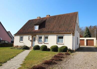 Einfamilienhaus zum Kauf 259.000 € 7 Zimmer 147,8 m² 1.071 m² Grundstück Lensahn Lensahn 23738