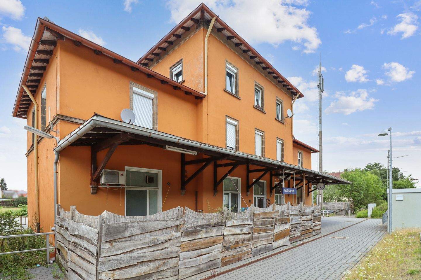 Immobilie in Petersaurach - Außergewöhnliches Mehrfamilienhaus mit attraktiver Rendite - Bild 2