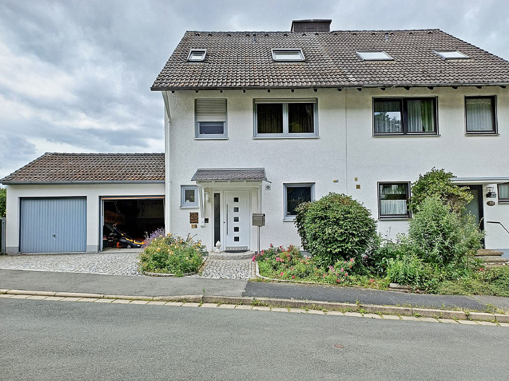 Doppelhaushälfte zum Kauf 425.000 € 6 Zimmer 180 m²<br/>Wohnfläche 885 m²<br/>Grundstück Wolfsbach Bayreuth 95444