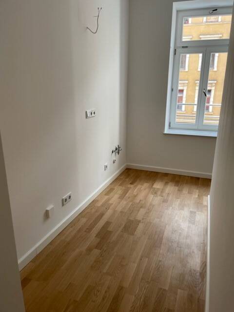 NEUWERTIGE WOHNUNG!!! PARKETT, FUßBODENHEIZUNG, BALKON, LIFT SOWIE MODERNEM BAD!!! – Sonnenstraße 69, 9130 Chemnitz – Vorschaubild 4