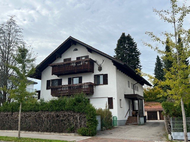 Mehrfamilienhaus zum Kauf 980.000 € 16 Zimmer 320 m²<br/>Wohnfläche 947 m²<br/>Grundstück Bad Wörishofen Bad Wörishofen 86825