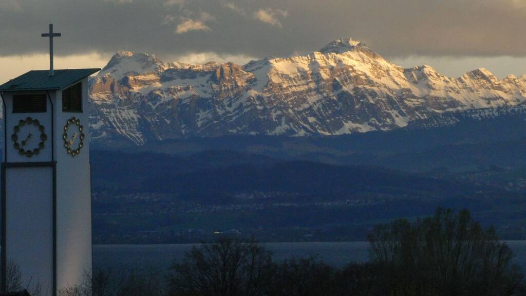 Doppelhaushälfte zur Miete 2.100 € 6 Zimmer 156 m² 394 m² Grundstück frei ab sofort Fischbach Friedrichshafen  88048