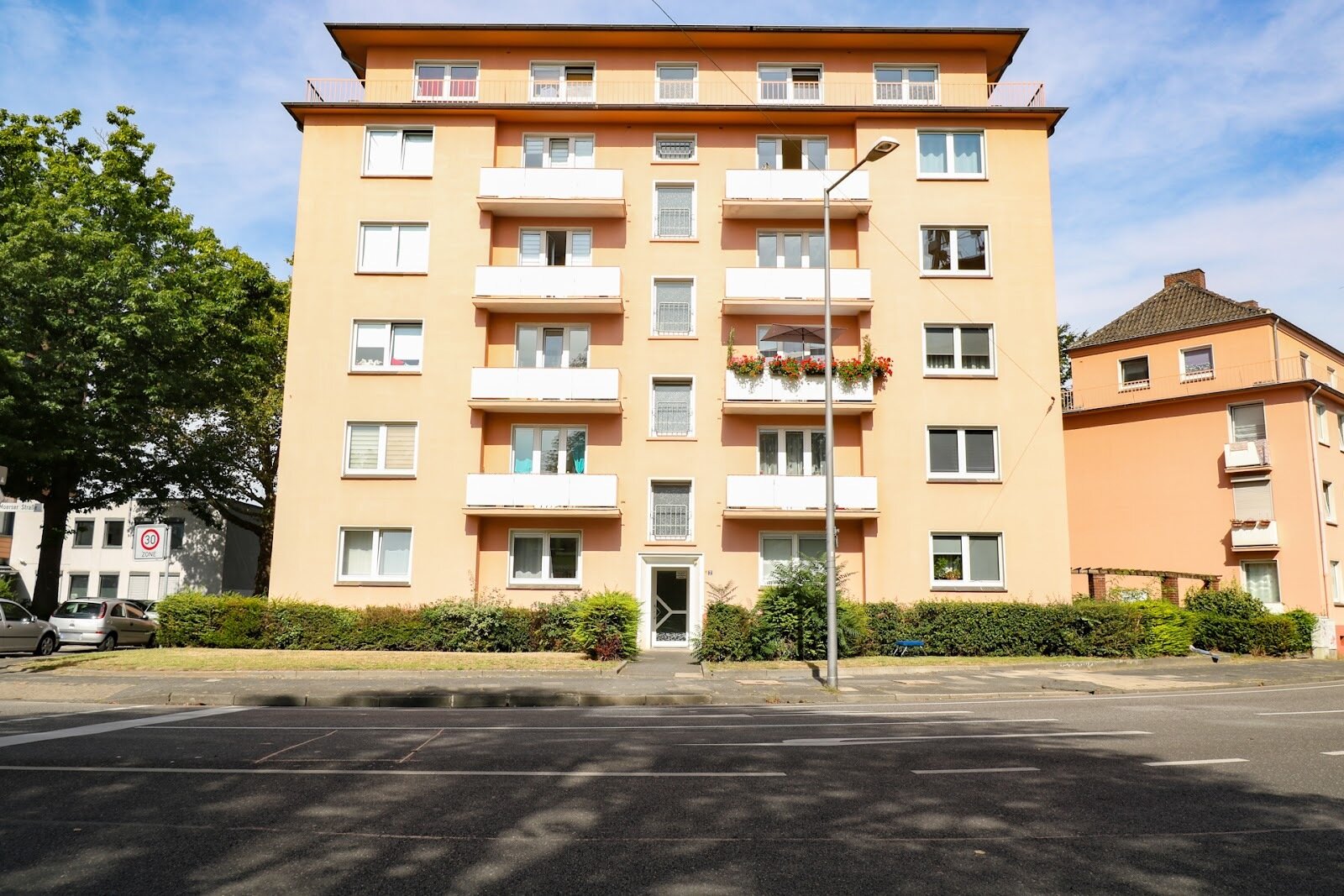 Wohnung zur Miete 348 € 2 Zimmer 37 m²<br/>Wohnfläche 01.11.2024<br/>Verfügbarkeit Moerser Straße 2 Stadtgarten/Drießendorf Krefeld 47798