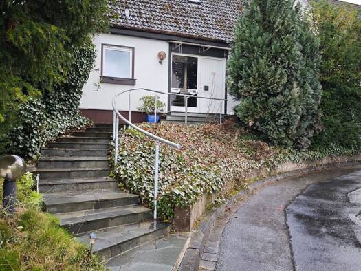 Einfamilienhaus zum Kauf 198.000 € 5 Zimmer 140 m² 575 m² Grundstück frei ab sofort Vogelrute 30 Schwitten Menden 58708