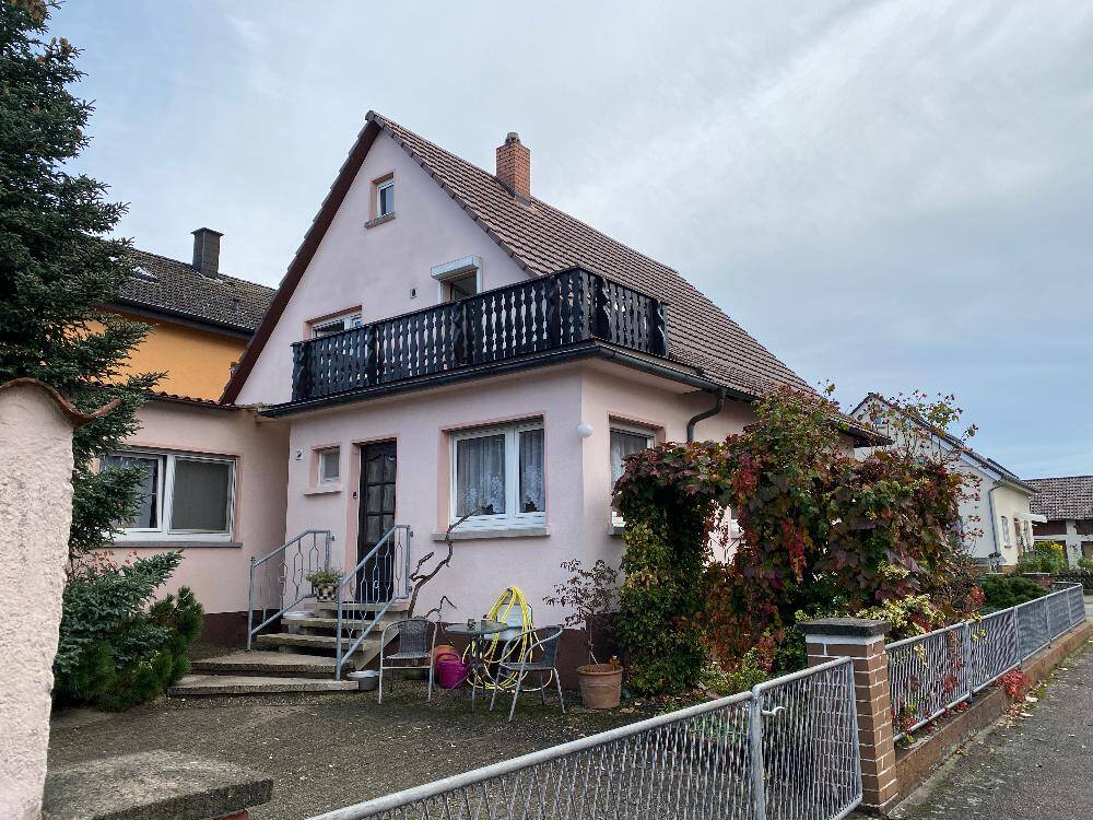 Immobilie in Karlsdorf-Neuthard - ### Zweifamilienhaus mit Nebengebäuden und Scheune ### - Bild 1