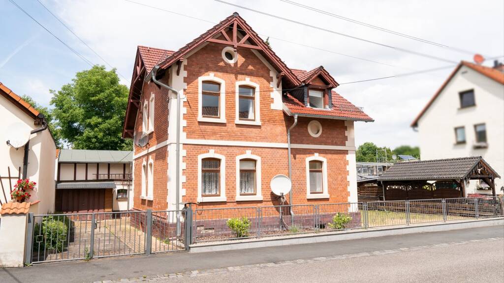 Einfamilienhaus zum Kauf 239.000 € 6 Zimmer 130 m² 416 m² Grundstück Saalfeld Saalfeld/Saale 07318