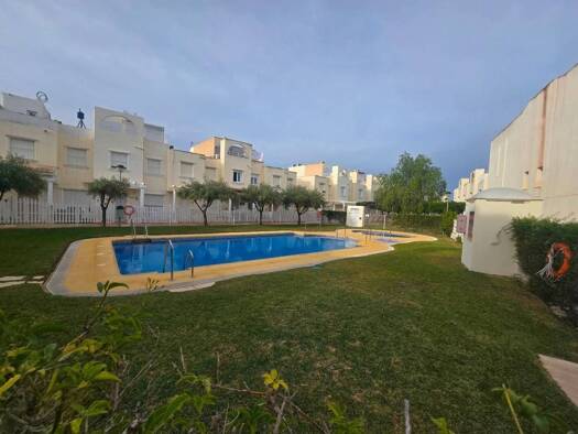 Reihenhaus zum Kauf 179.000 € 3 Zimmer 90 m² Vera 04621
