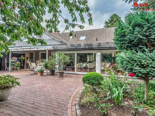 Einfamilienhaus zum Kauf 498.000 € 10 Zimmer 340 m² 1.199 m² Grundstück Wiefelstede 26215