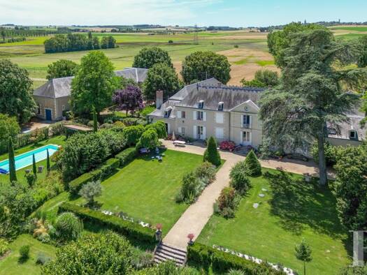 Herrenhaus zum Kauf 1.379.000 € 20 Zimmer 815 m² 123.111 m² Grundstück Centre Tours 37000