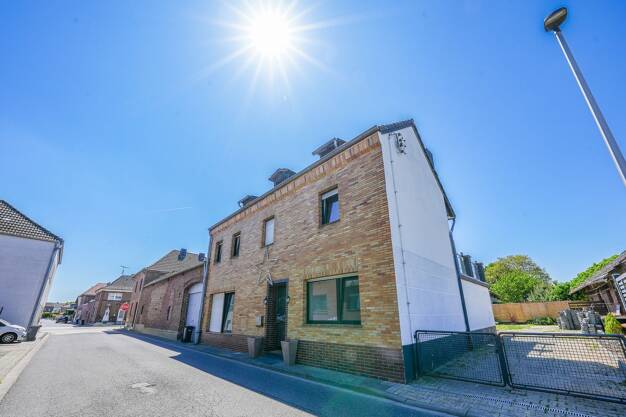 Einfamilienhaus zum Kauf 199.000 € 8 Zimmer 206 m² 628 m² Grundstück Waldenrath Heinsberg / Waldenrath 52525