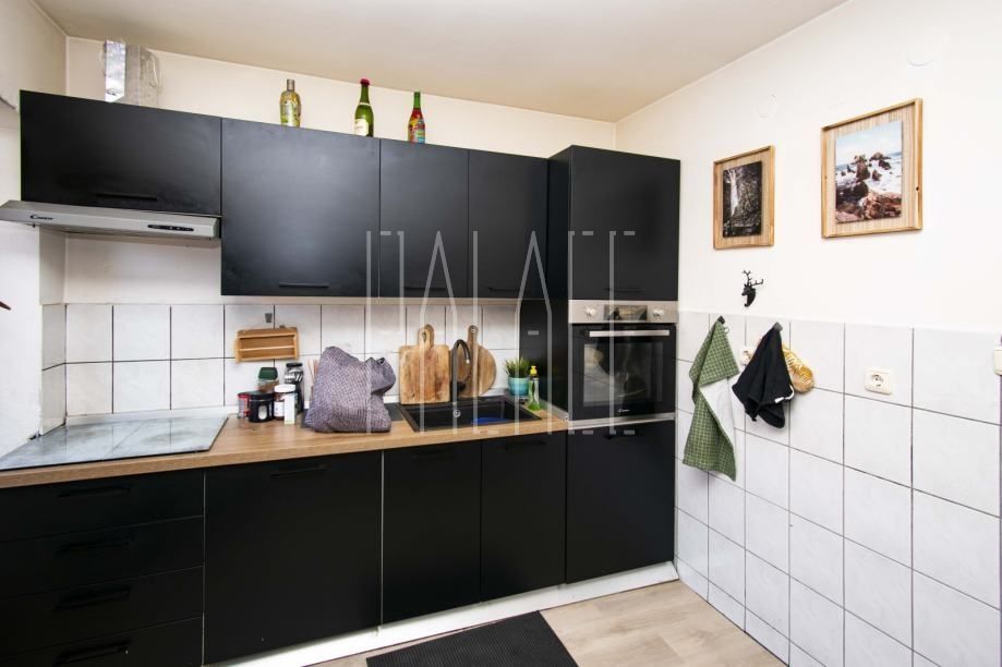 Wohnung zum Kauf 83.000 € 3 Zimmer 62 m²<br/>Wohnfläche 3.<br/>Geschoss Drnis center