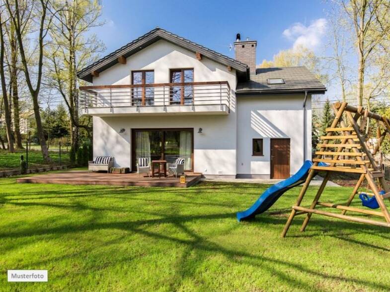 Haus zur Zwangsversteigerung provisionsfrei 364.000 € 258 m² 433 m² Grundstück Vach Fürth 90768