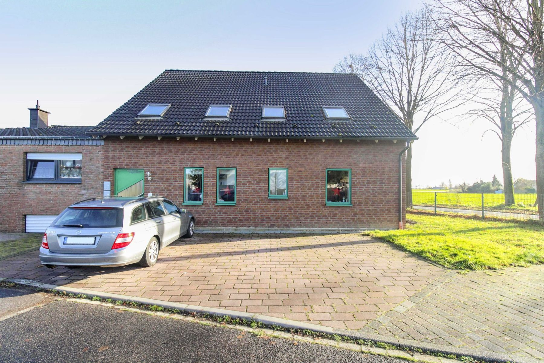 Mehrfamilienhaus zum Kauf als Kapitalanlage geeignet 299.000 € 8 Zimmer 202 m²<br/>Wohnfläche 593 m²<br/>Grundstück Gerderath Erkelenz 41812